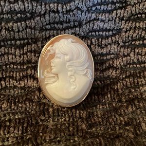 14kt gold cameo pin/pendant